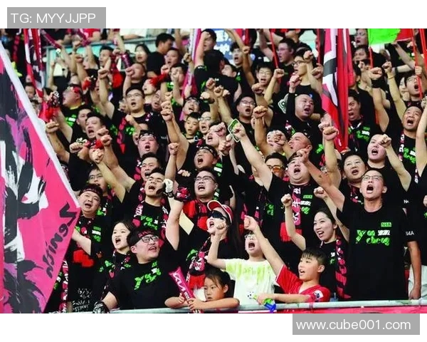 足球明星早期广告形象回顾展现他们的青春风采与品牌魅力