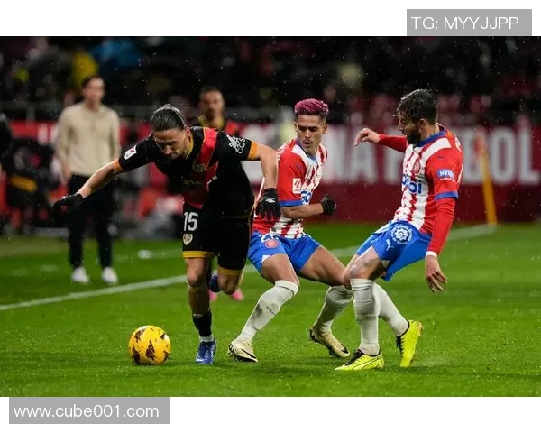 足球明星的土气穿搭揭秘时尚与运动的奇妙碰撞与反差