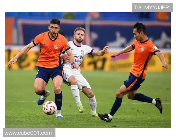 足球明星齐聚观看韩国比赛热情高涨展现体育精神与友谊